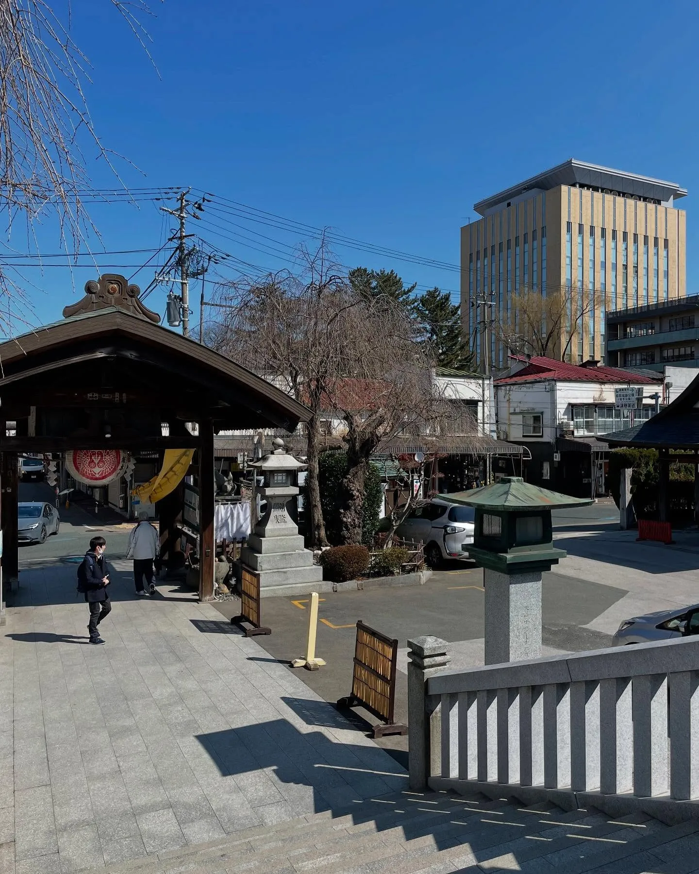 自治会の会計も急ぎだったので、朝から銀行、郵便局をまわり、未...