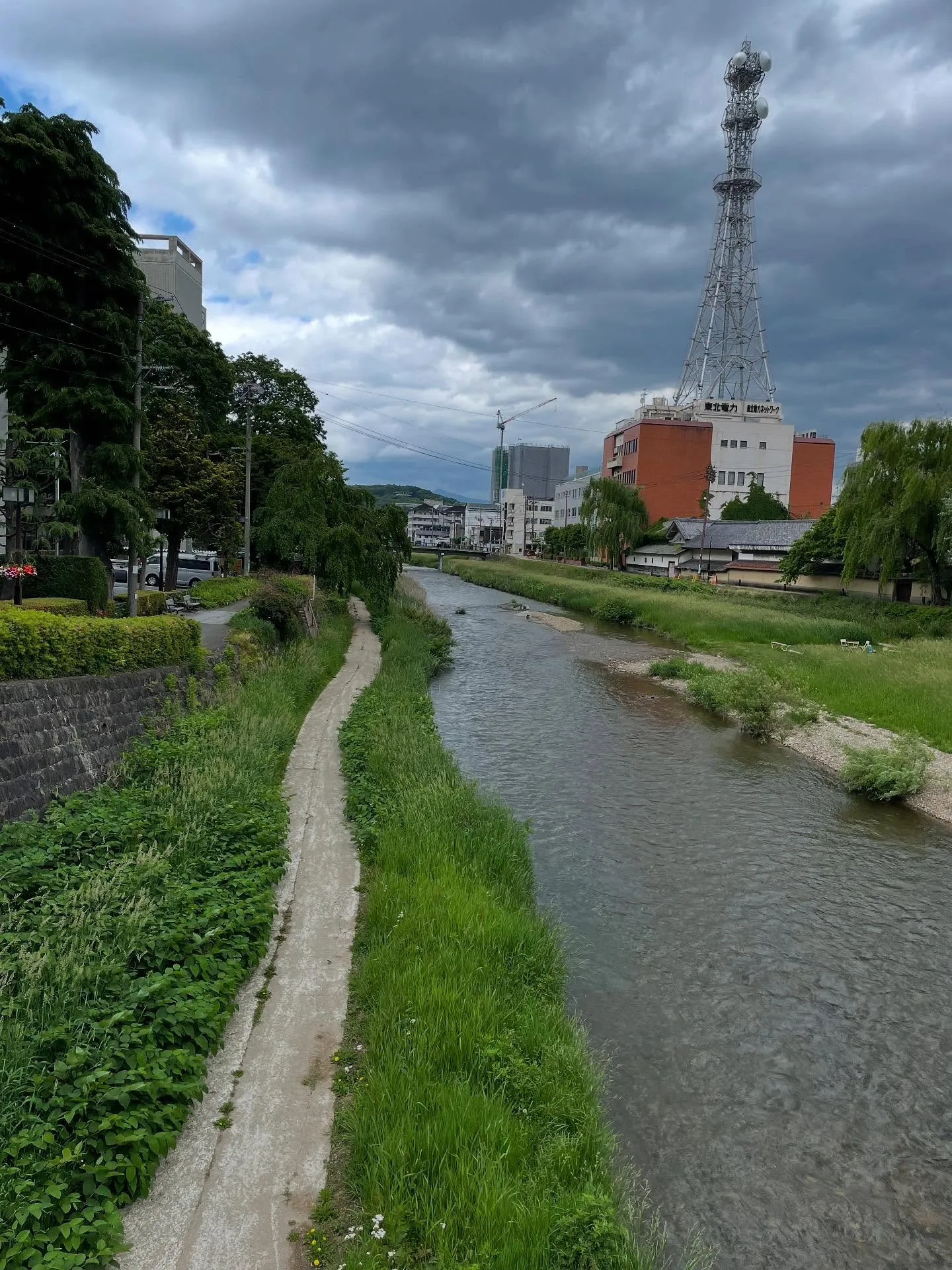 新事務所の整理もしたいけど仕事も進めなきゃ…という事で、朝か...
