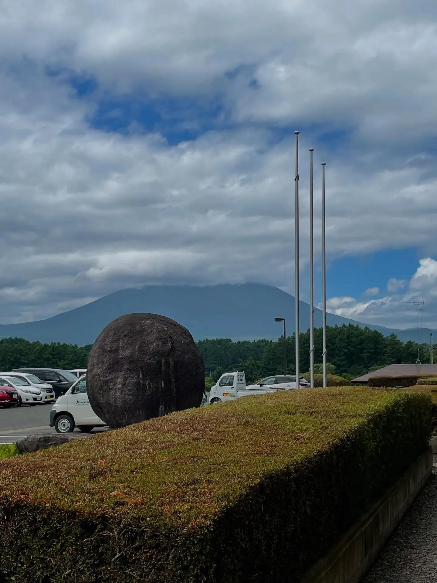 休み明け、朝イチで相続手続きのご相談の為にご自宅を訪問、お昼...