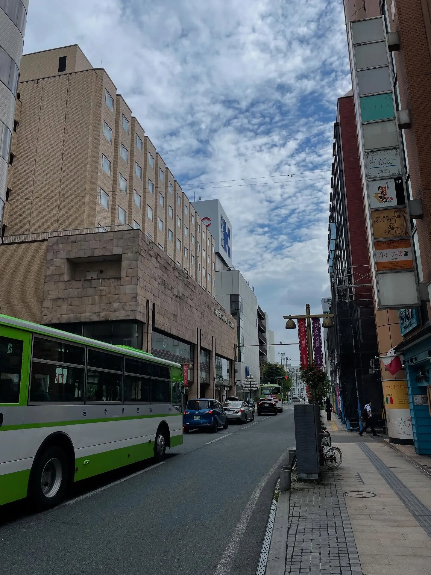 今日も朝イチでお客様のご自宅を訪問して、遺産分割協議書などを...