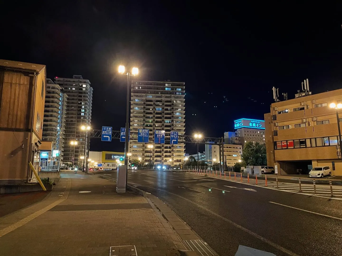 朝イチでお世話になっている葬儀社の社長に連絡する所から始まり...