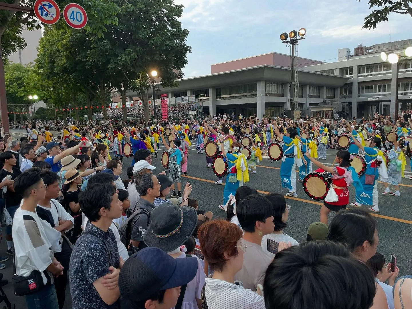 今日も朝イチで銀行に行って、お客様の相続手続きを一件、市役所...