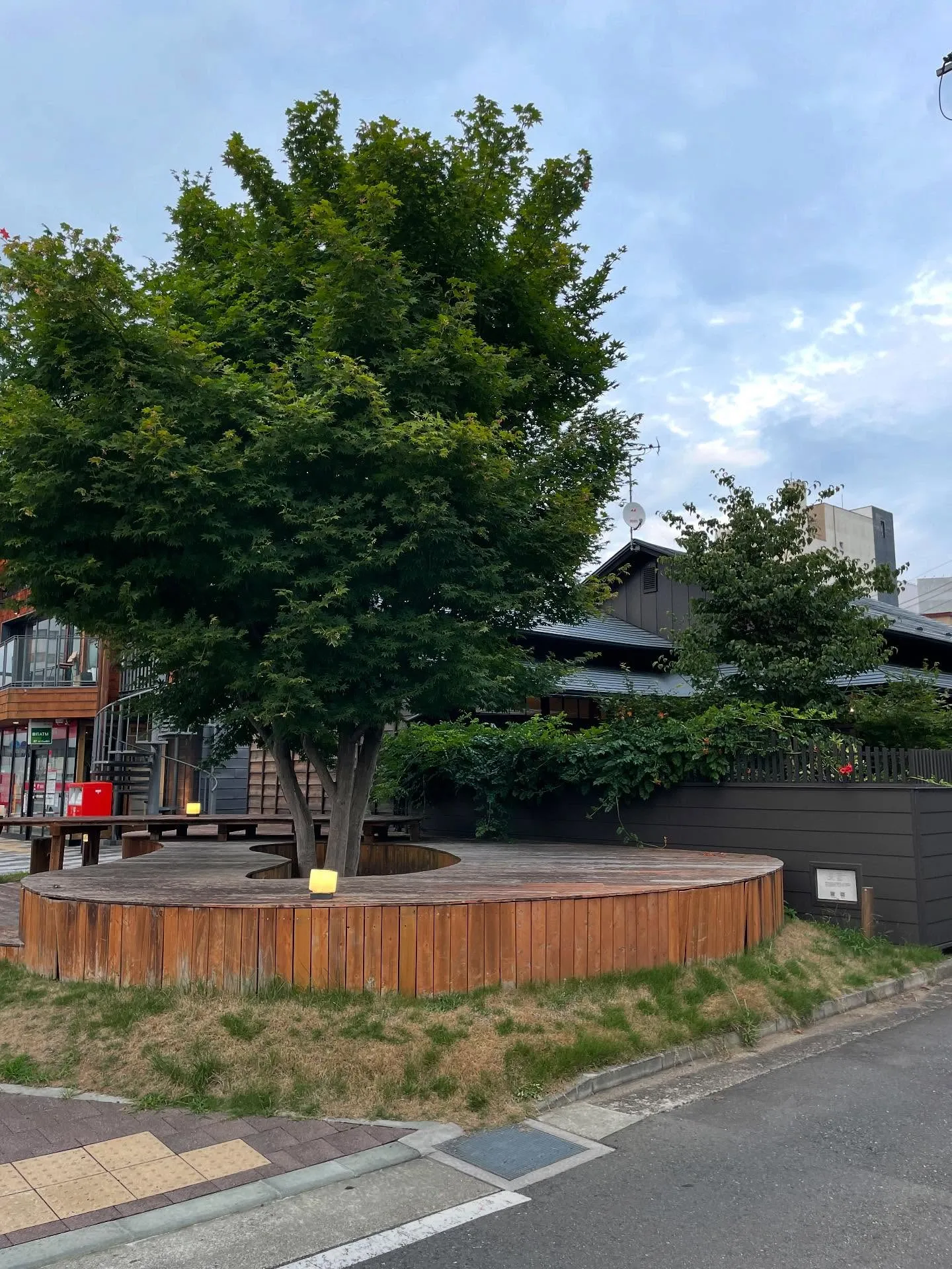 今日は朝イチで銀行に行って、相続手続きを一件終わらせて、すぐ...