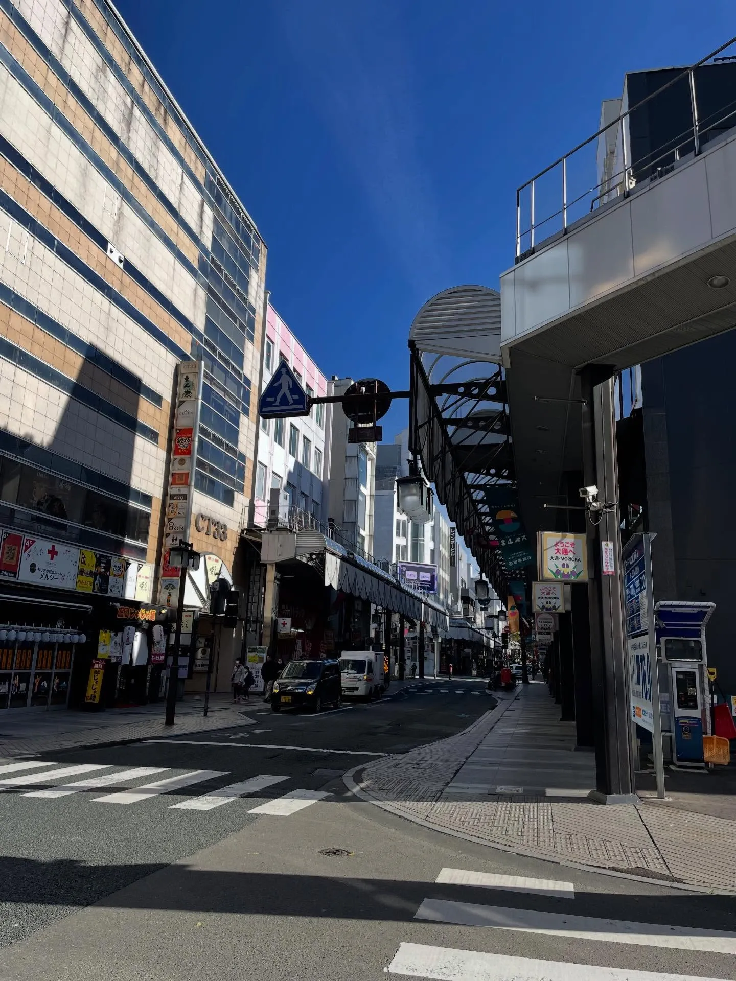 今日は午前中、書類の送付や各所への連絡、来週のスケジュール確...