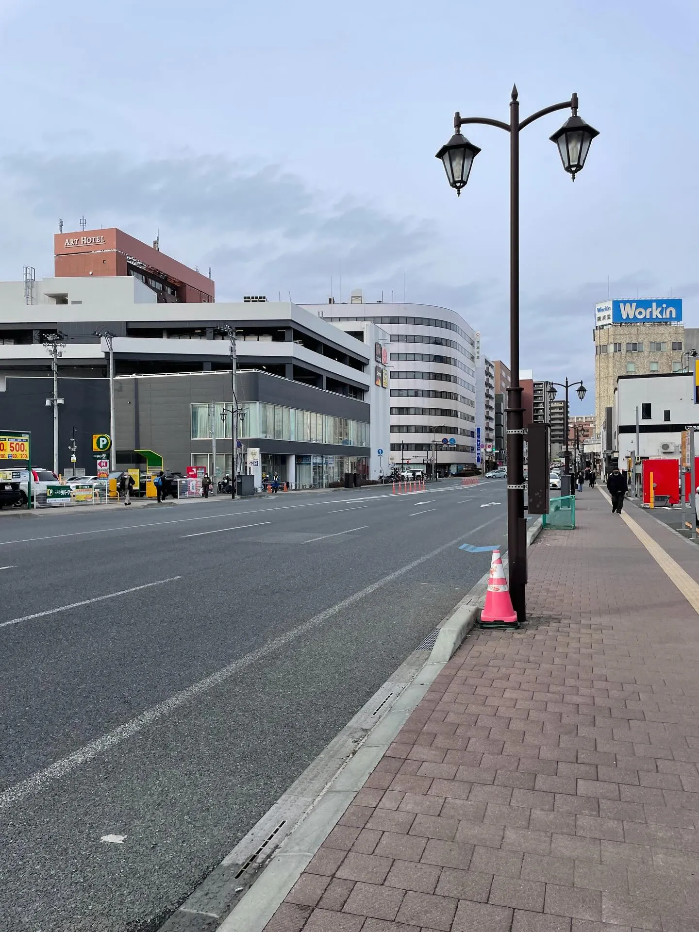 飛び石連休（笑）明けの今日、午前中は仕事の整理とお客様への連...