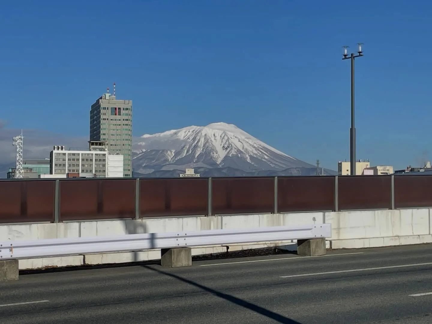 朝からお客様への連絡がずーっと続き、ひたすらキーボードを叩き...