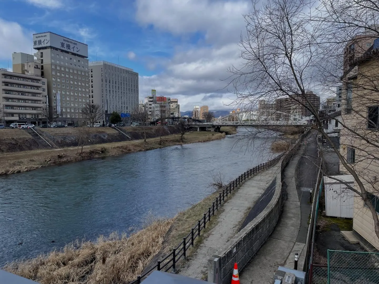 今日は朝イチで相続手続きのご相談、9時から始まって、いつも通...