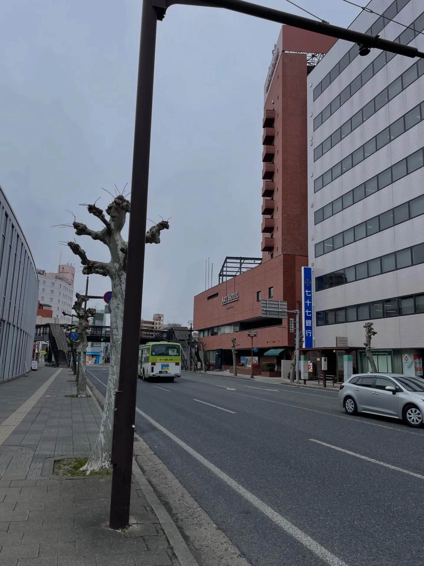 今日も相続手続きで銀行に行ったり、ＨＰ経由で相続のご相談の予...