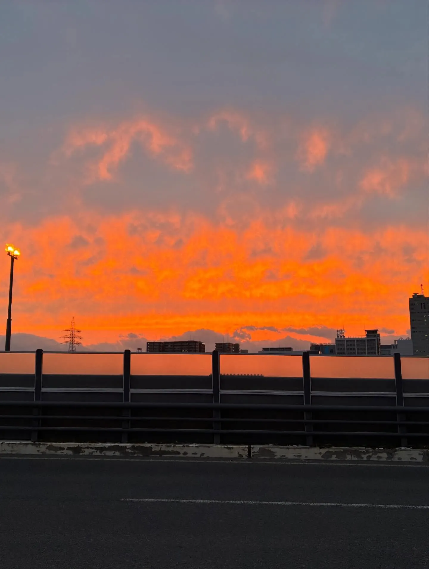 朝イチでお客様からのお問い合わせ3件に回答、相続人への連絡の...