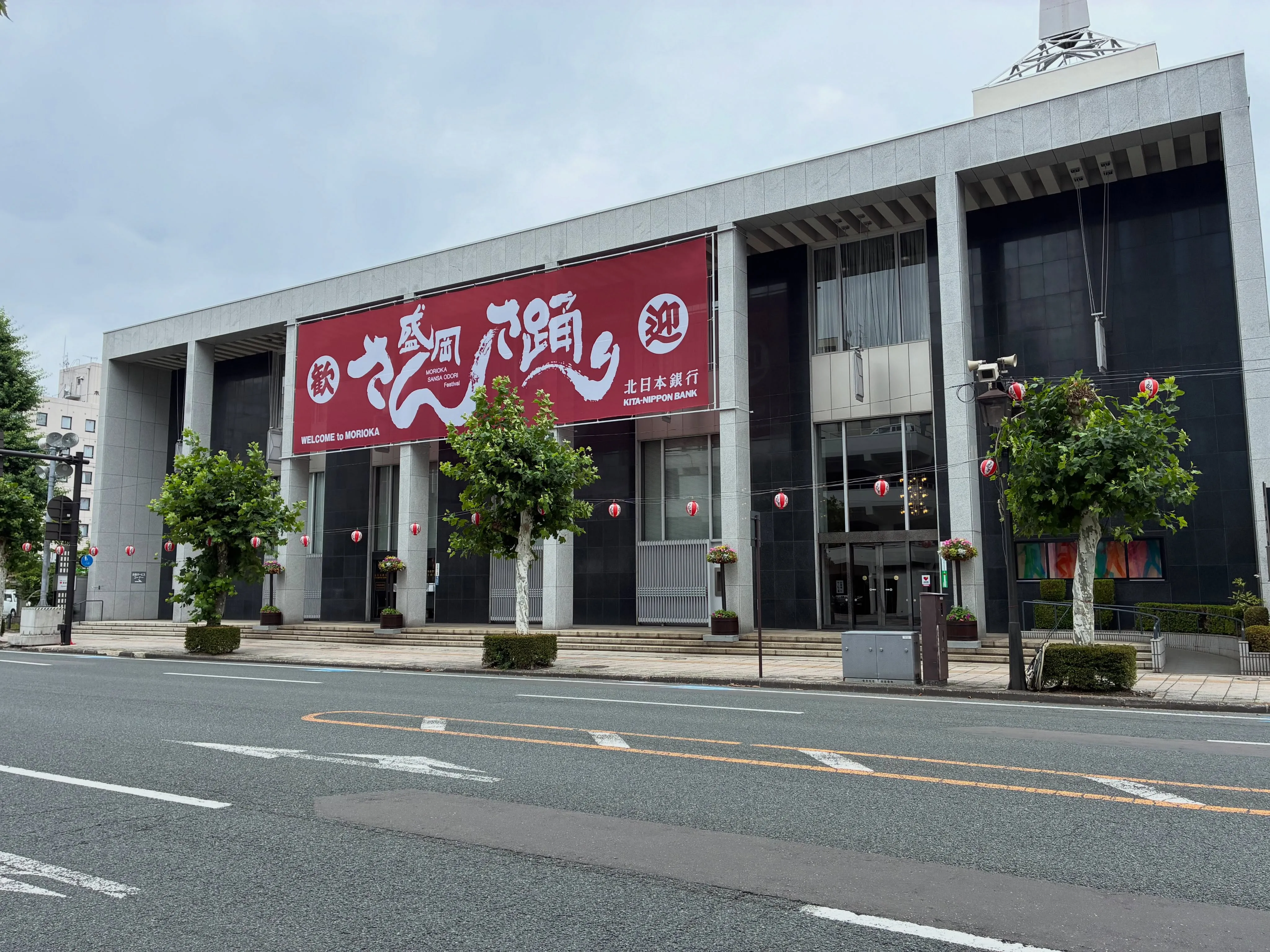 朝イチでお世話になっている葬儀社を訪問して、先日のお礼とチラ...